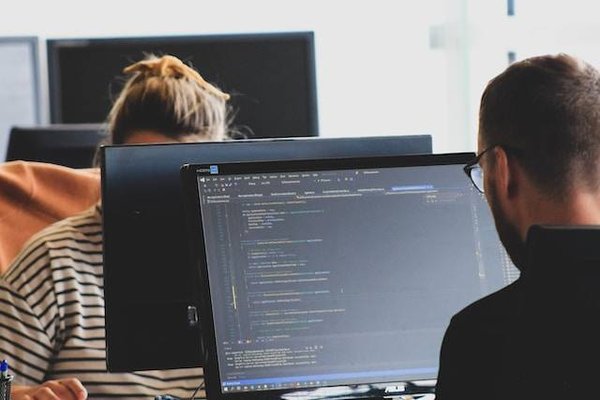 Les compétences clés pour réussir une carrière dans l'ingénierie informatique